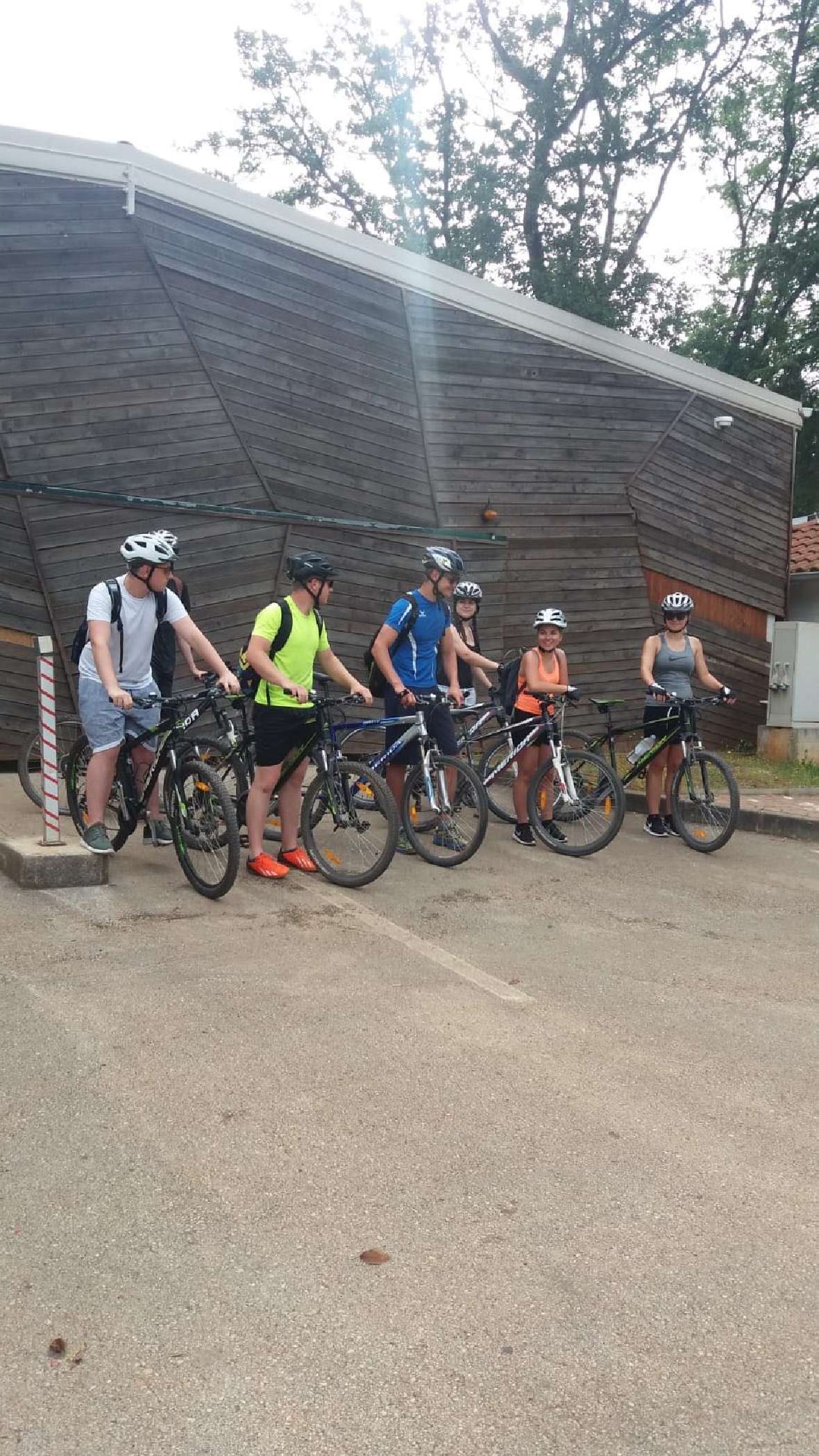 Eine Gruppe Radfahrender